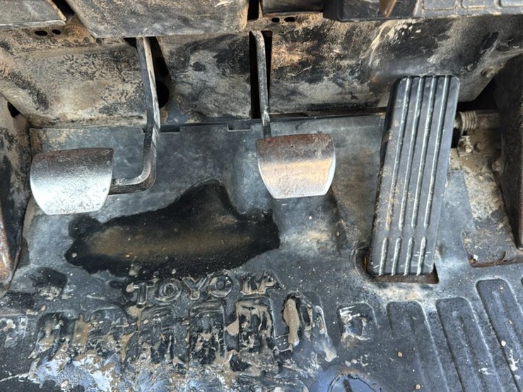 2002-toyota-7fgu35-image-31