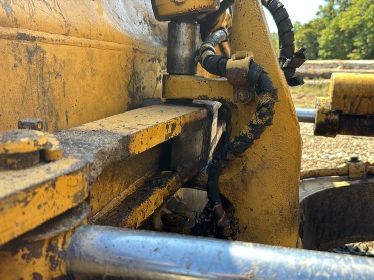 caterpillar-d4h-image-23