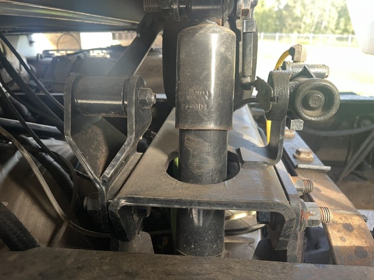 2011-international-7600-image-39