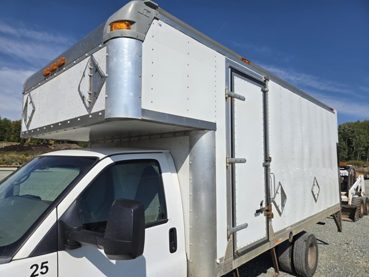 #5013-•-2015-chevrolet-4500-box-truck-image-20