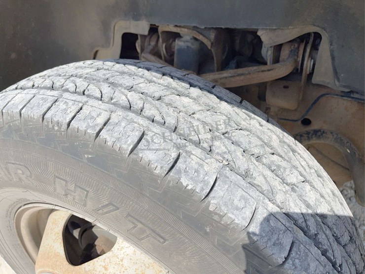 2012-chevrolet-3500-image-15