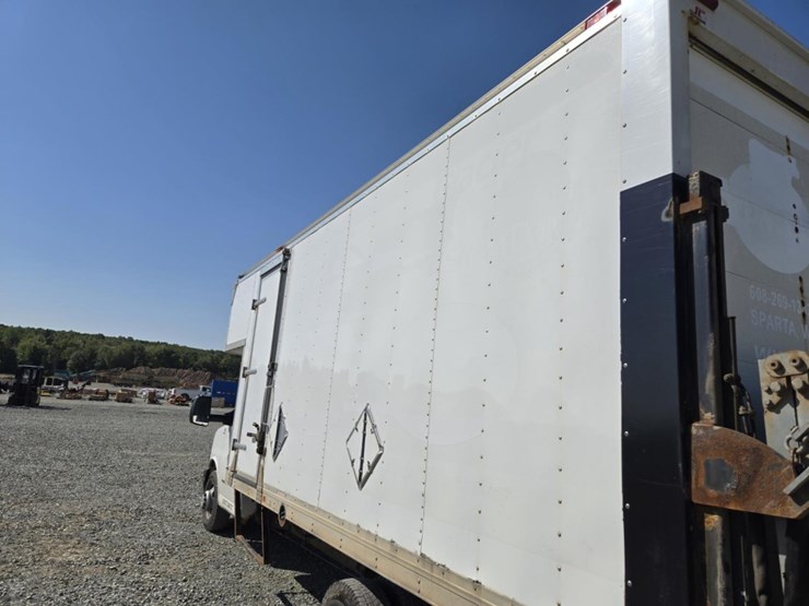 #5013-•-2015-chevrolet-4500-box-truck-image-23