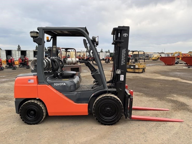 2011-toyota-8fgu30-image-7