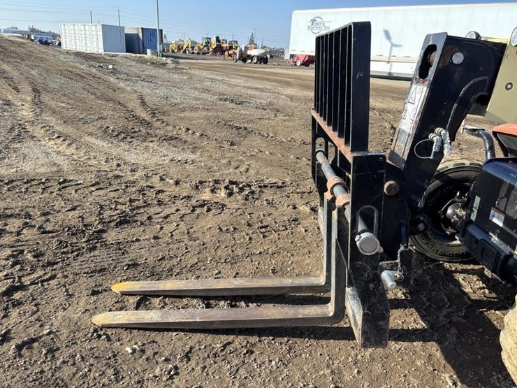 2017-jlg-g5-18a-image-9