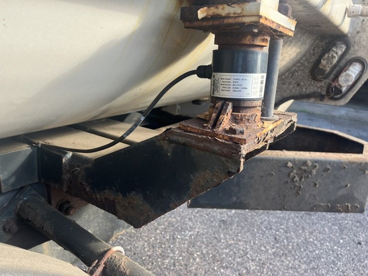 2011-international-7600-image-56