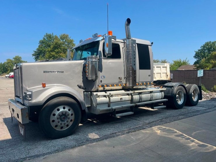 2018-western-star-4900-image-2