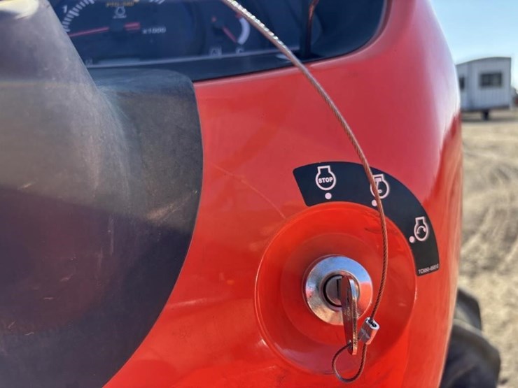 2021-kubota-l4701d-image-25