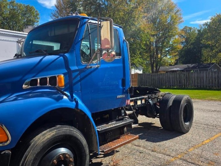 2008-sterling-acterra-image-1