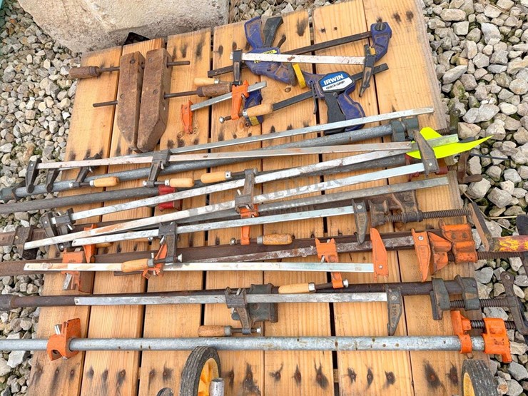 group-of-bar-clamps-image-4