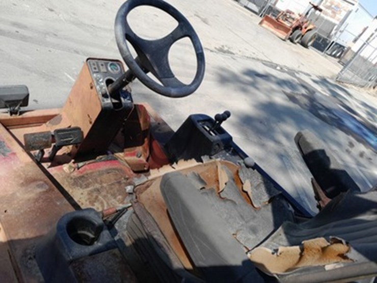 lot#--4wd-lawn-mower-image-7