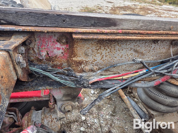 2001-peterbilt-379-image-15