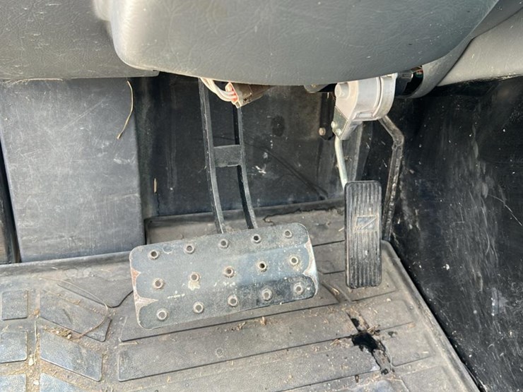 #102-•-2015-cat-th225c-telehandler-image-15