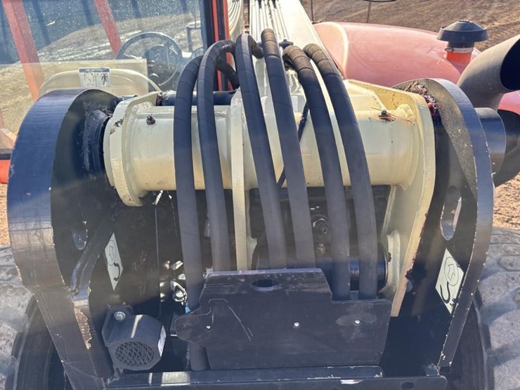 2017-jlg-g5-18a-image-40