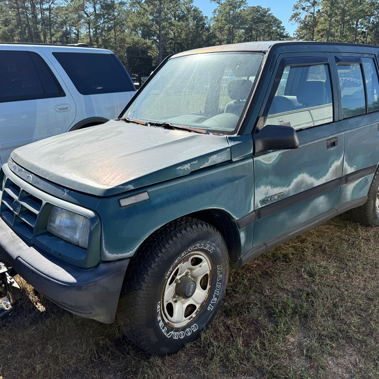 #37 • #265 • 1996 Geo Tracker Multipurpose Vehicle (MPV)