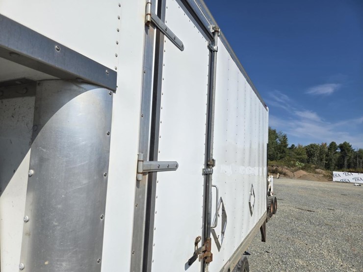 #5013-•-2015-chevrolet-4500-box-truck-image-21