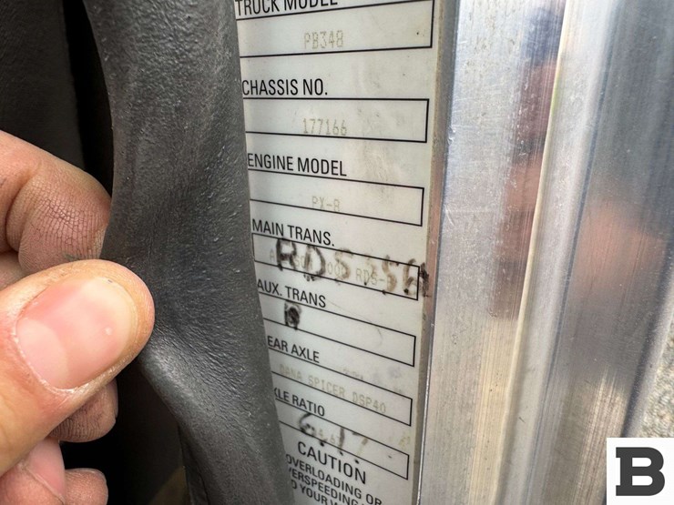 2013-peterbilt-348-image-62