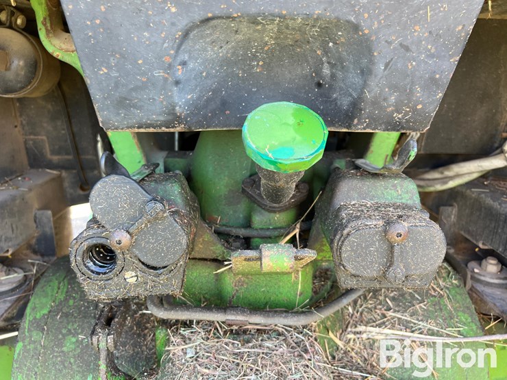 1984-john-deere-2950-image-17