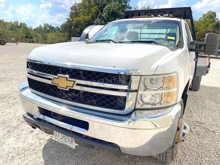 2012-chevrolet-3500-image-10