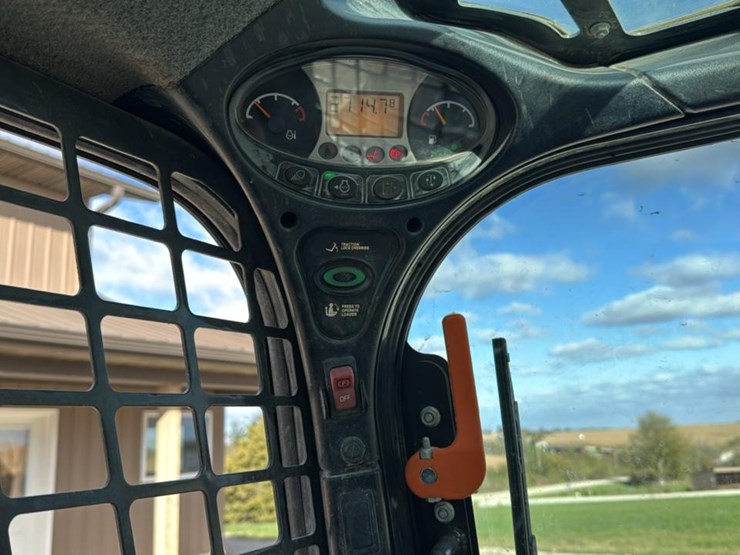 2020-bobcat-t870-image-30