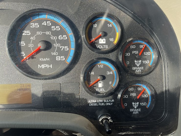 2011-international-7600-image-128