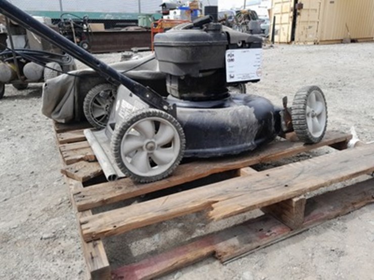 lot#--yard-machines-by-mtd-lawn-mower-image-5