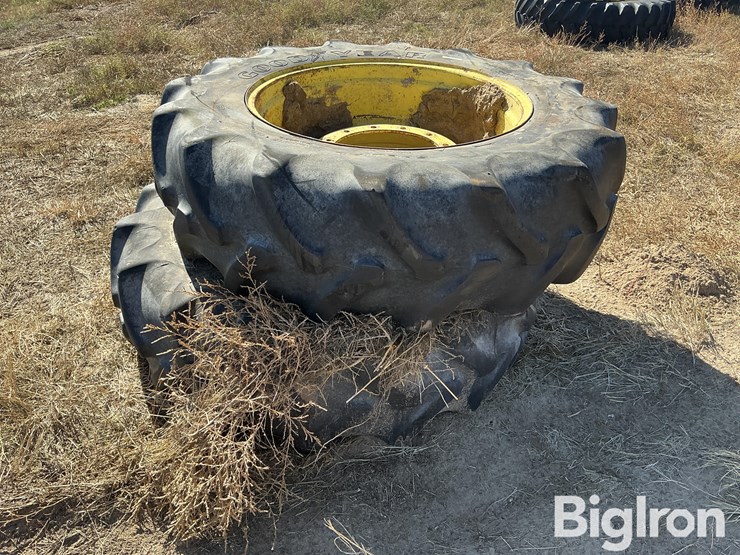 john-deere-8235r-image-5