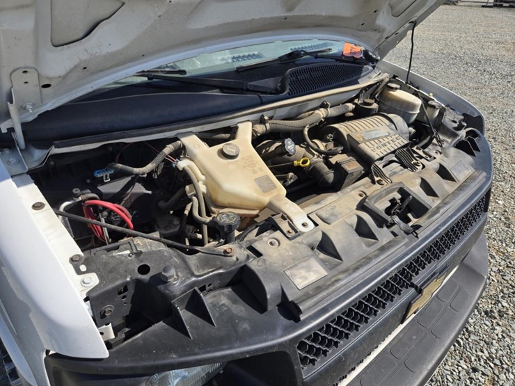 #5013-•-2015-chevrolet-4500-box-truck-image-50