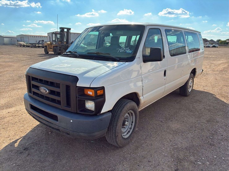 2012-ford-e350-image-1