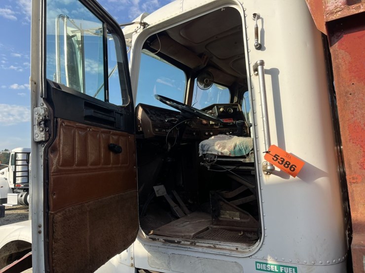 #5001-•-1988-freightliner-mb80-tandem-axle-dump-truck-image-46