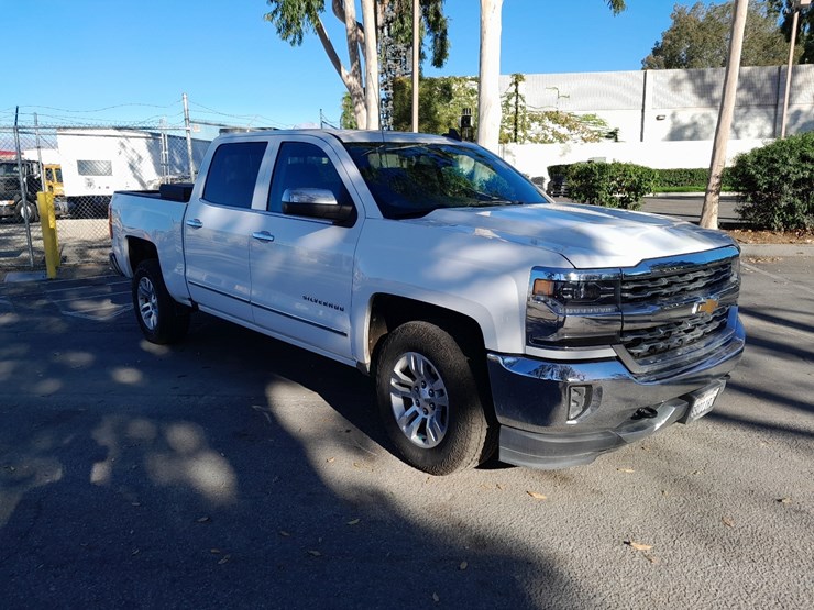 2018-chevrolet-silverado-image-1