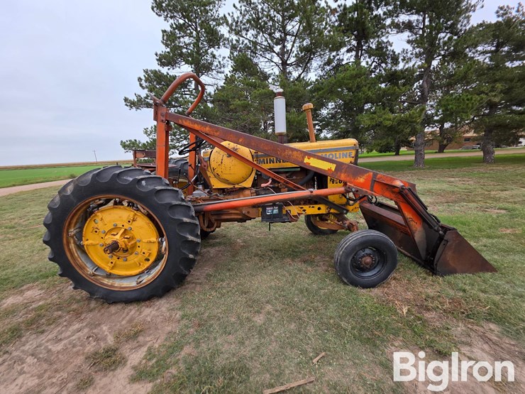 1965-minneapolis-moline-m670-image-4