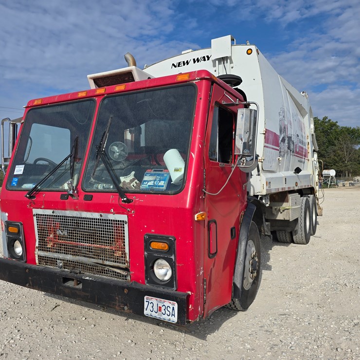 2001 MACK LE613