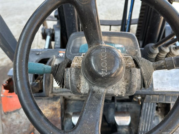 2002-toyota-7fgu35-image-30