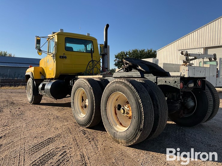 1997-mack-rd690s-image-7