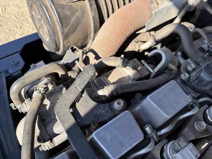 2015-toyota-8fdu30-image-31