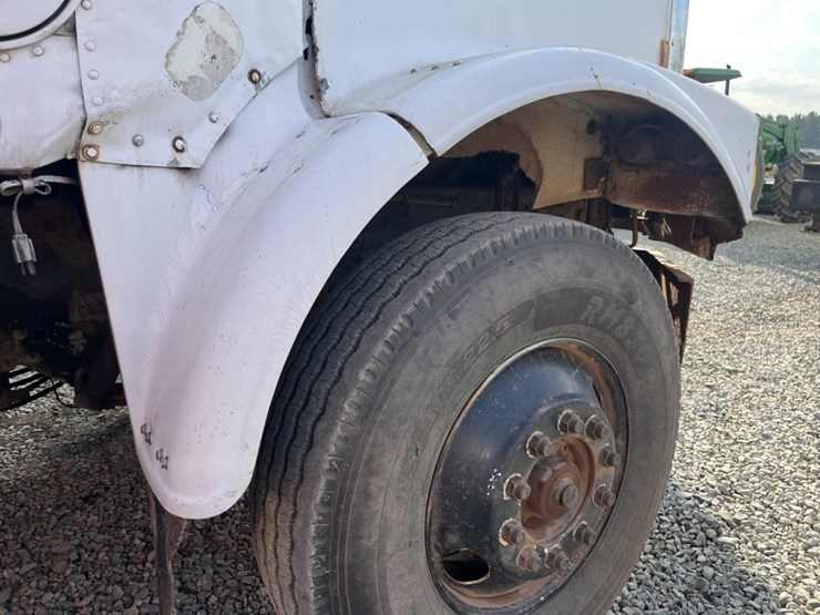 #5001-•-1988-freightliner-mb80-tandem-axle-dump-truck-image-29