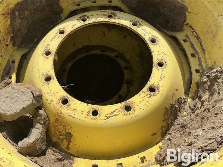 john-deere-8235r-image-10