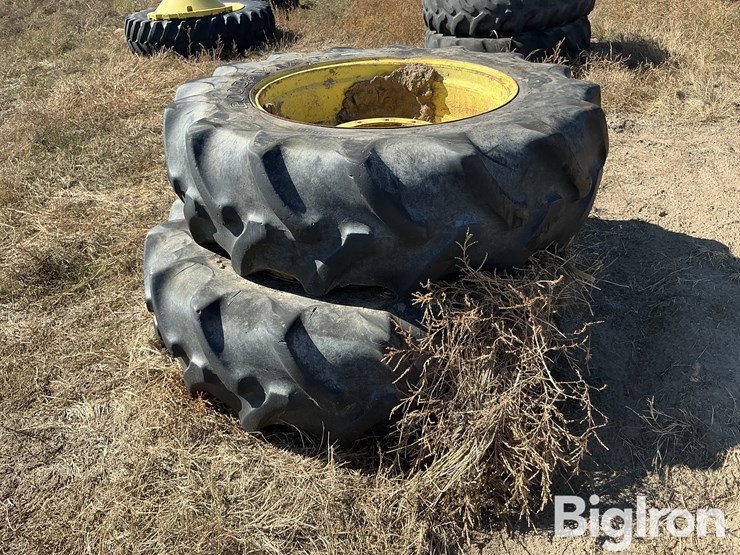 john-deere-8235r-image-6