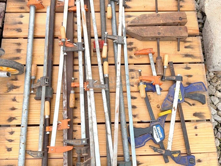 group-of-bar-clamps-image-1