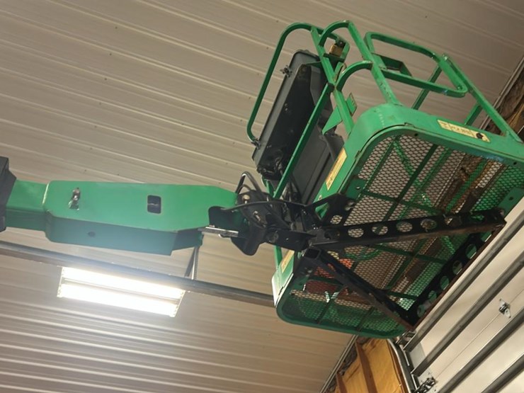 2017-jlg-e400a-image-40