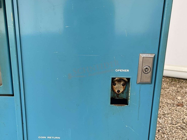 vintage-vendolator-pepsi-vending-machine-image-11