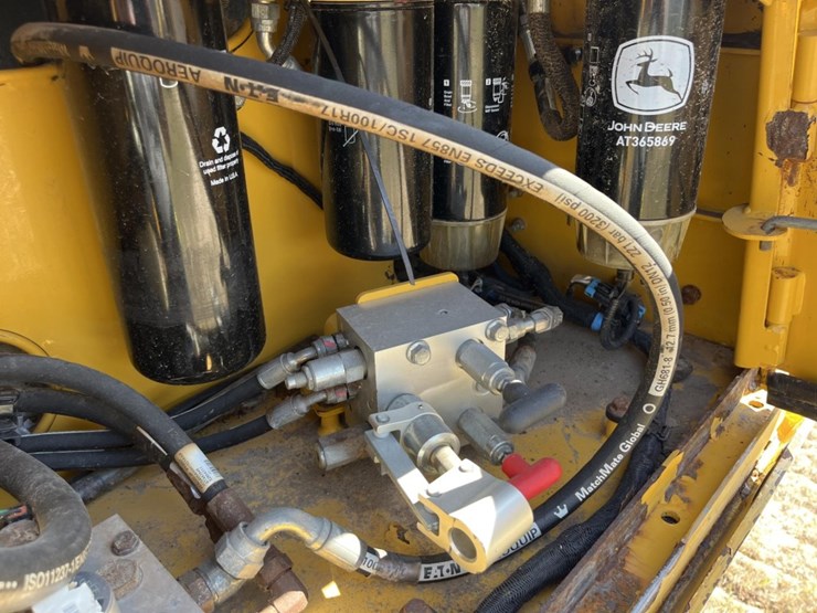 john-deere-1050-image-38