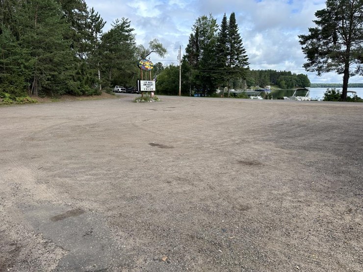 #100-•-waterfront-pub-with-4-bed/2-bath-apartment-image-25