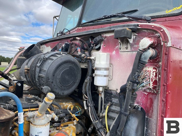 2003-peterbilt-330-image-22
