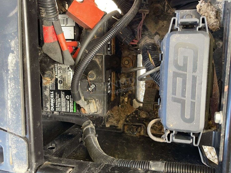 2016-john-deere-gator-image-29