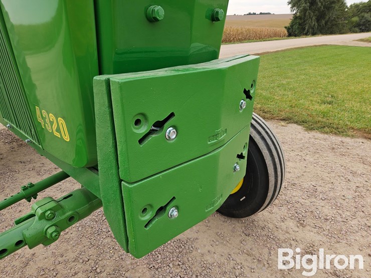 1972-john-deere-4320-image-17