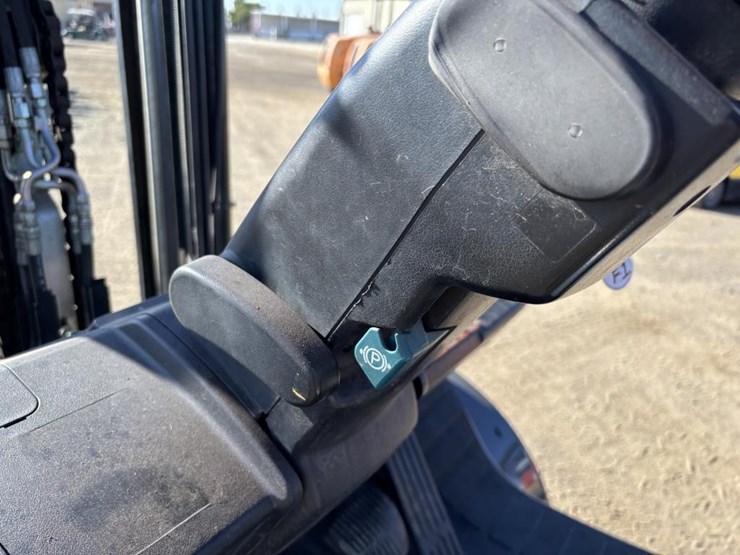 2015-toyota-8fdu30-image-18