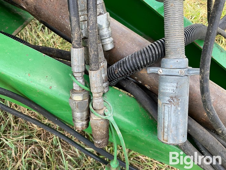 2000-john-deere-566-image-11