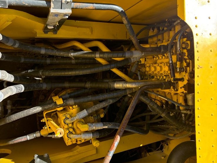 2014-komatsu-pc210-lc-10-image-24