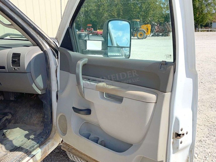 2012-chevrolet-3500-image-35